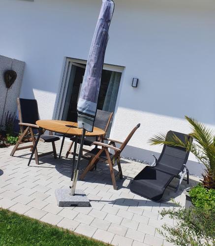 Neue Bodenseeferienwohnung mit Terrasse und Garten in Uhldingen-Mühlhofen, Deutschland