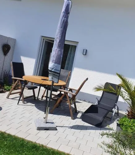 Neue Bodenseeferienwohnung mit Terrasse und Garten in Uhldingen-Mühlhofen, Deutschland
