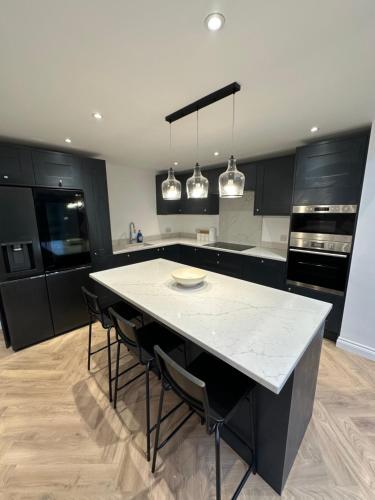 6 bedroom house in Orpington