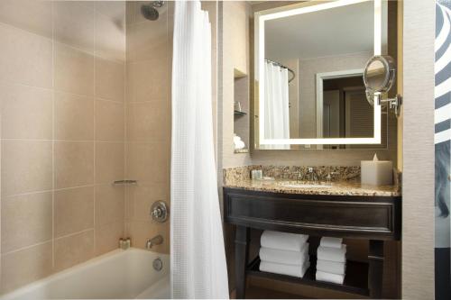 King Room image 5