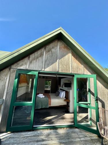 Waterfront loft with city view in West Harbour