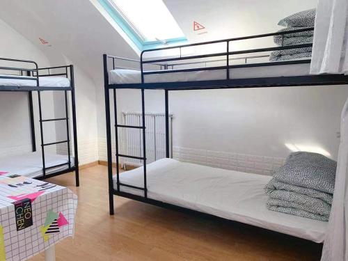 Rainbow Villa, One bed in shared dormitory room, please choose male or female room correctly, not mi in Вільжюф