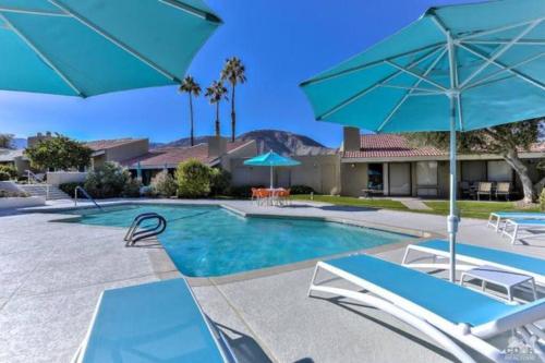 Palm Desert Gem in a Walk-to-all-neighborhood in Palm Desert, USA