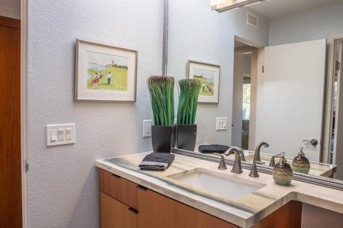 Palm Desert Gem in a Walk-to-all-neighborhood in Palm Desert, USA