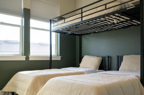 Kid-Friendly Retreat-King Bed & Steps from Nature in Belgrade, USA