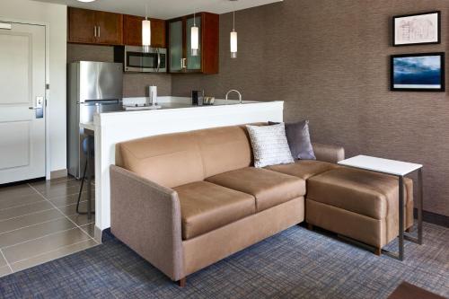 1 king bed, 1 sofa bed