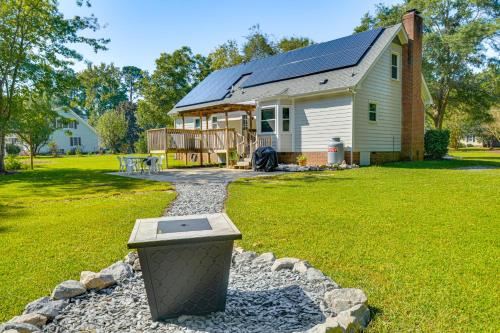 15 Mi to Raleigh: Dog-Friendly Home w/ Fire Pit!