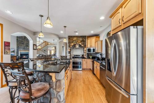 Highlands Ridge Retreat Massive 9 BDR Estate in Breckenridge, USA