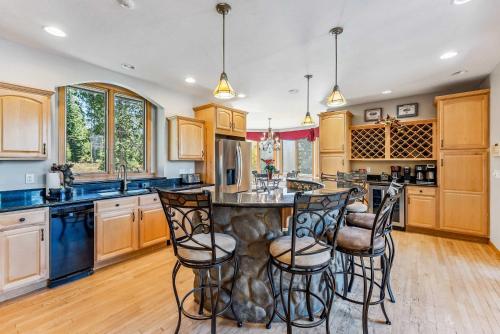 Highlands Ridge Retreat Massive 9 BDR Estate in Breckenridge, USA