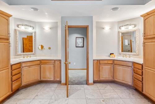 Highlands Ridge Retreat Massive 9 BDR Estate – Breckenridge, CO
