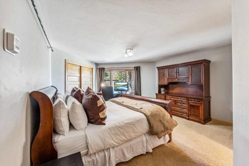 Highlands Ridge Retreat Massive 9 BDR Estate