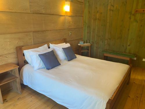 1 double bed, 2 twin beds