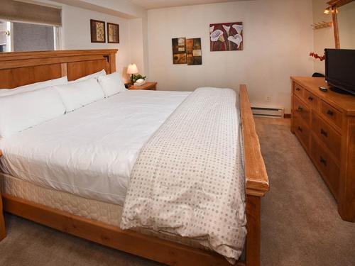 Vantage Point 101 Condo - main image