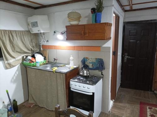 kuhinja, Merencere La Esmeralda, Monoambiente a pasos de la playa in La Esmeralda