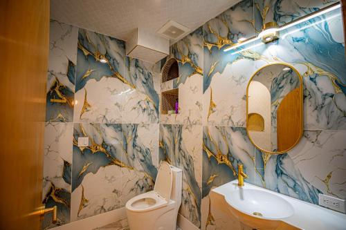 Social Stays - Santa Barbaras FIRST hostel on State Street in Santa Barbara, USA