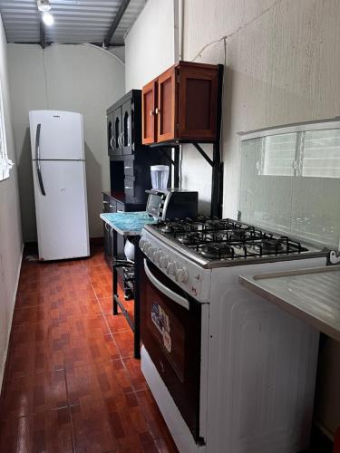 주방, Ibania Hostal in 라 리베르타드