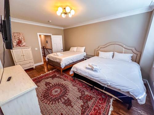 7 Min from Broadway! 3 Bed 2.5 Bath Sleeps 10+ in Nashville, USA