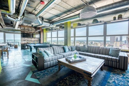 CozySuites 800 Tower 1BR with gym 18 in Louisville, USA