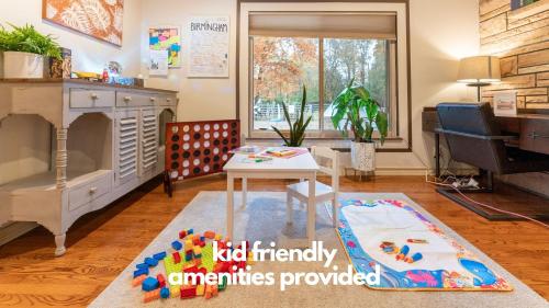 Dream home w fireplace amenities & tons of space in Birmingham, USA