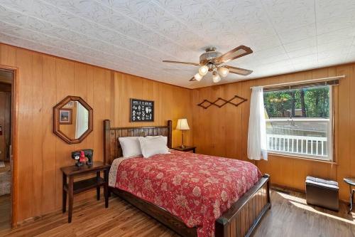 Sunshine Cabin Comfortable, Cozy 2 Story Getaway in Big Bear Lake, USA