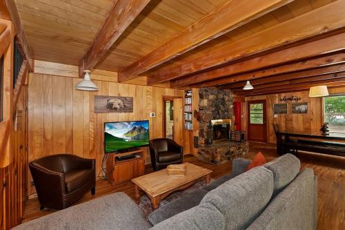 Sunshine Cabin Comfortable, Cozy 2 Story Getaway in Big Bear Lake, USA