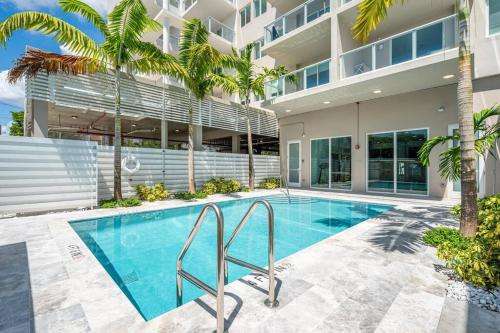 Stylish Apt with Pool and Gym near beach in Hollywood, USA