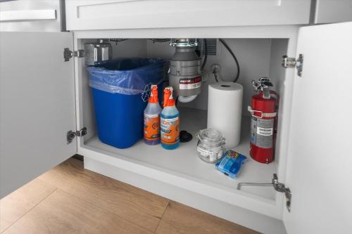 Top VIEWS! Capital building! Rooftop pool gym bowl Top VIEWS! Capital building! Rooftop pool gym bowl