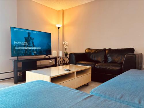 6th Floor 2-Bedroom Condo with Parking, Calgary