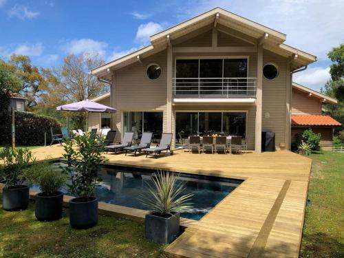 Villa de luxe avec piscine chauffée et salle de sport - FR-1-791-10