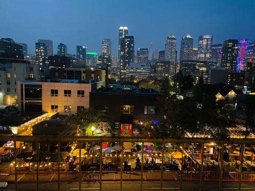 5th Floor Cozy 1 Bedroom Condo with Parking, Calgary, Alberta