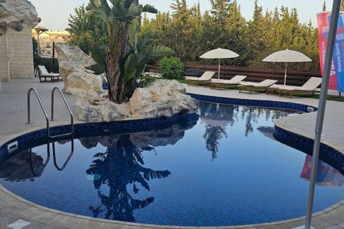 Majestic Garden One Bedroom