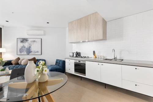 Modern & Stylish 1BR Apt w Balcony, WiFI & Parking in ألفينغتون