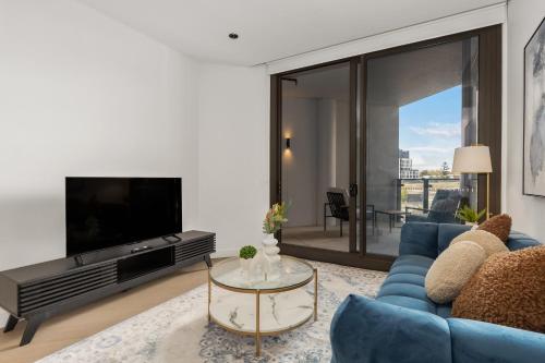 Modern & Stylish 1BR Apt w Balcony, WiFI & Parking in ألفينغتون