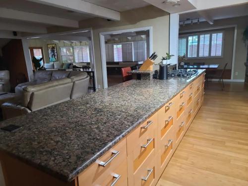 Westside Retreat w Yard, Grill, Hot Tub, Near Sofi Stadium, LAX, and the Beach, Los Angeles (fotografie 10)