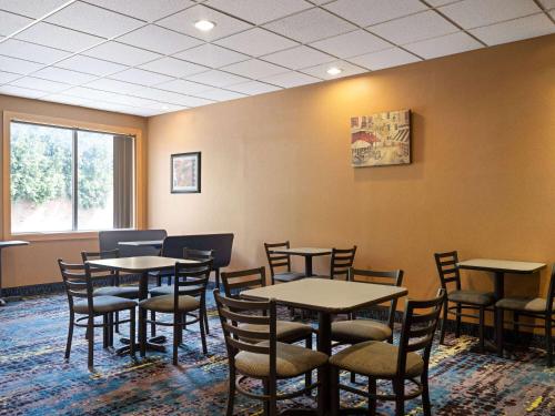 Quality Inn East Indianapolis - image 6