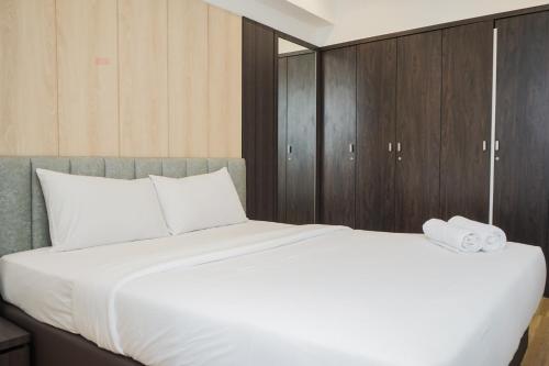 Comfy 1BR Apartment with Motorized Standing Desk at Branz BSD City By Travelio, Tangerang