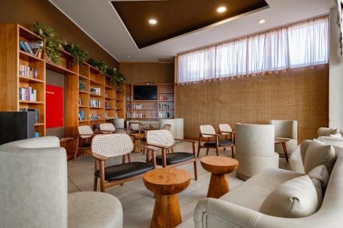 db Seabank Resort + Spa - image 3