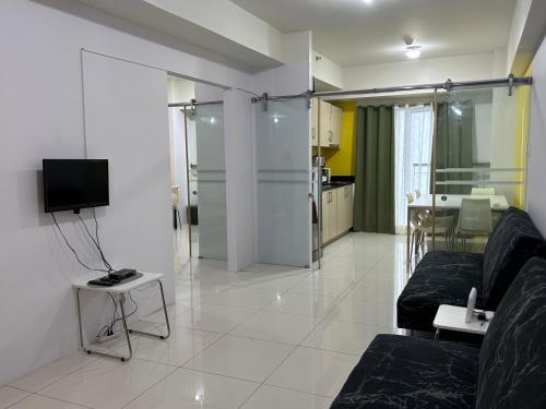 Wind and Sea Wind Residences Room Type - Family Room with Lake View
