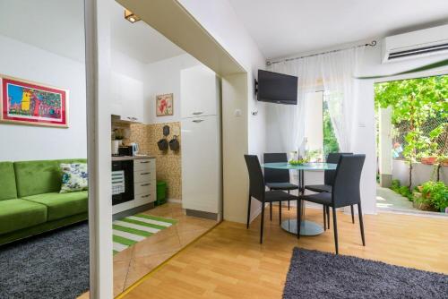 One-Bedroom Apartment image 10