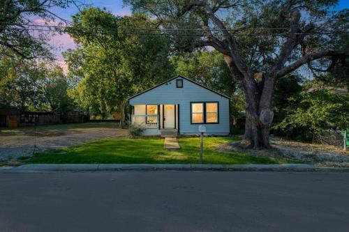 Walk To A-Train, Mins To TWU And UNT! 2BR In Denton in Denton, USA