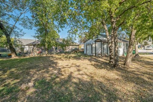 Walk To A-Train, Mins To TWU And UNT! 2BR In Denton in Denton, USA