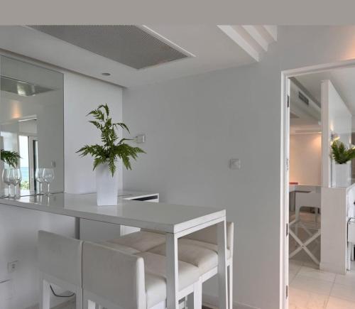 设施服务, 拉图尔布兰奇酒店 (HOTEL LA TOUR BLANCHE) in 拉马沙