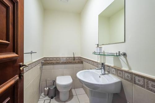 Apartment with Palm Jumeirah view I Golden Mile - image 6