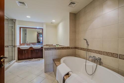 Apartment with Palm Jumeirah view I Golden Mile - image 12