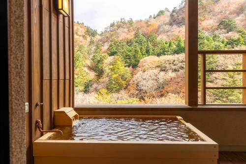 Bồn tắm lộ thiên, Nasushiobara Shionoyu Hot Spring Rengetsu in Nasushiobara