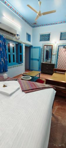 Deluxe Double Room image 9