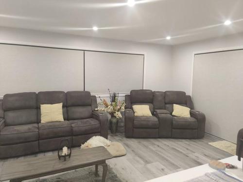 Newly built cheerful 3D Bedhouse, Tawa, Wellington in ทาวา