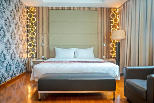 Deluxe Double Room image 1