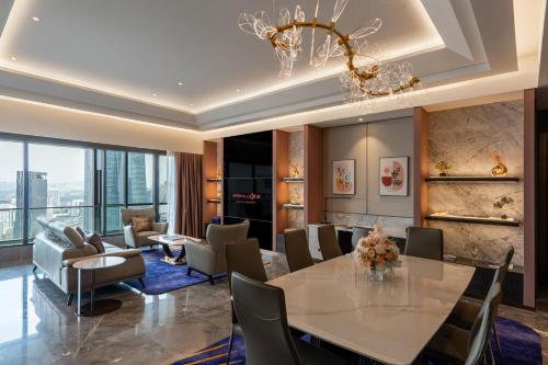Suite, imperial, pool