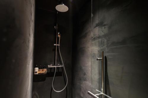 Twin Room image 6